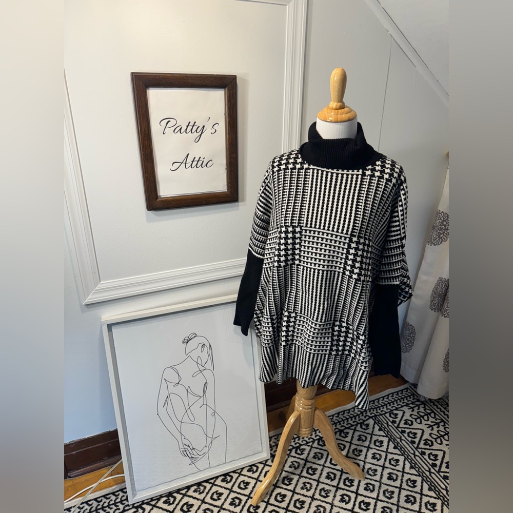 Joseph A Black and White Knit Sweater Poncho